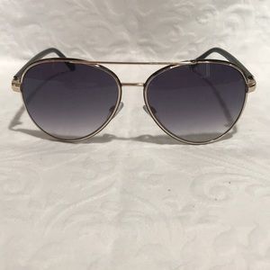 Oscar de la Renta Aviator Sunglasses